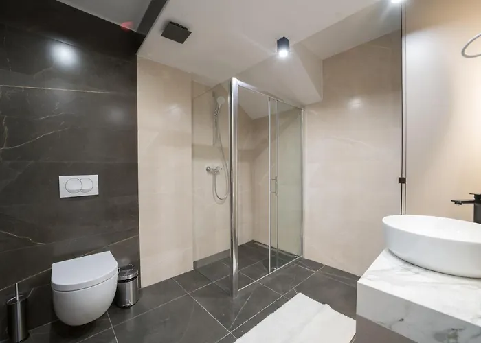 Luxury Christian אומאג